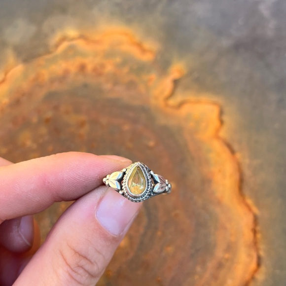 Vintage Citrine Teardrop Ring - Picture 3 of 9